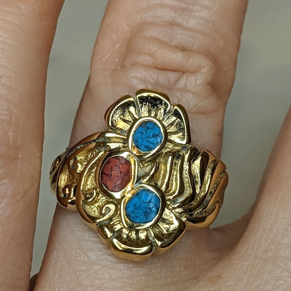 Vintage gold turquoise and coral chip inlay unique ring size 7